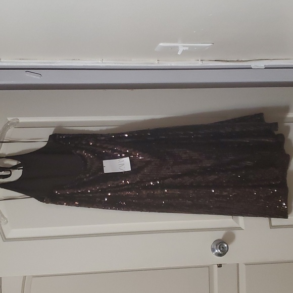 Sequin backless midi dress - Picture 3 of 4